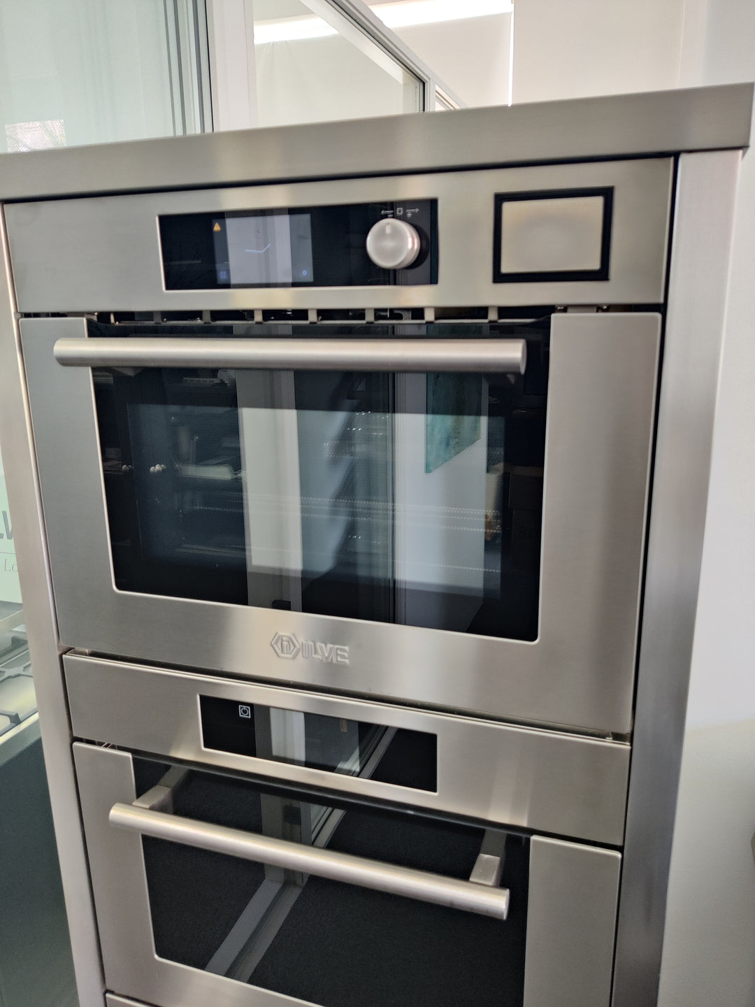 ILVE Star Chef Professional Plus frittstående kokesøyle i rustfritt stål med 645SLHSW Ultra Combi Ovn, BC645SLTC Blast Chiller, VM615SL Vakuumboks og Oppbevaringsboks 