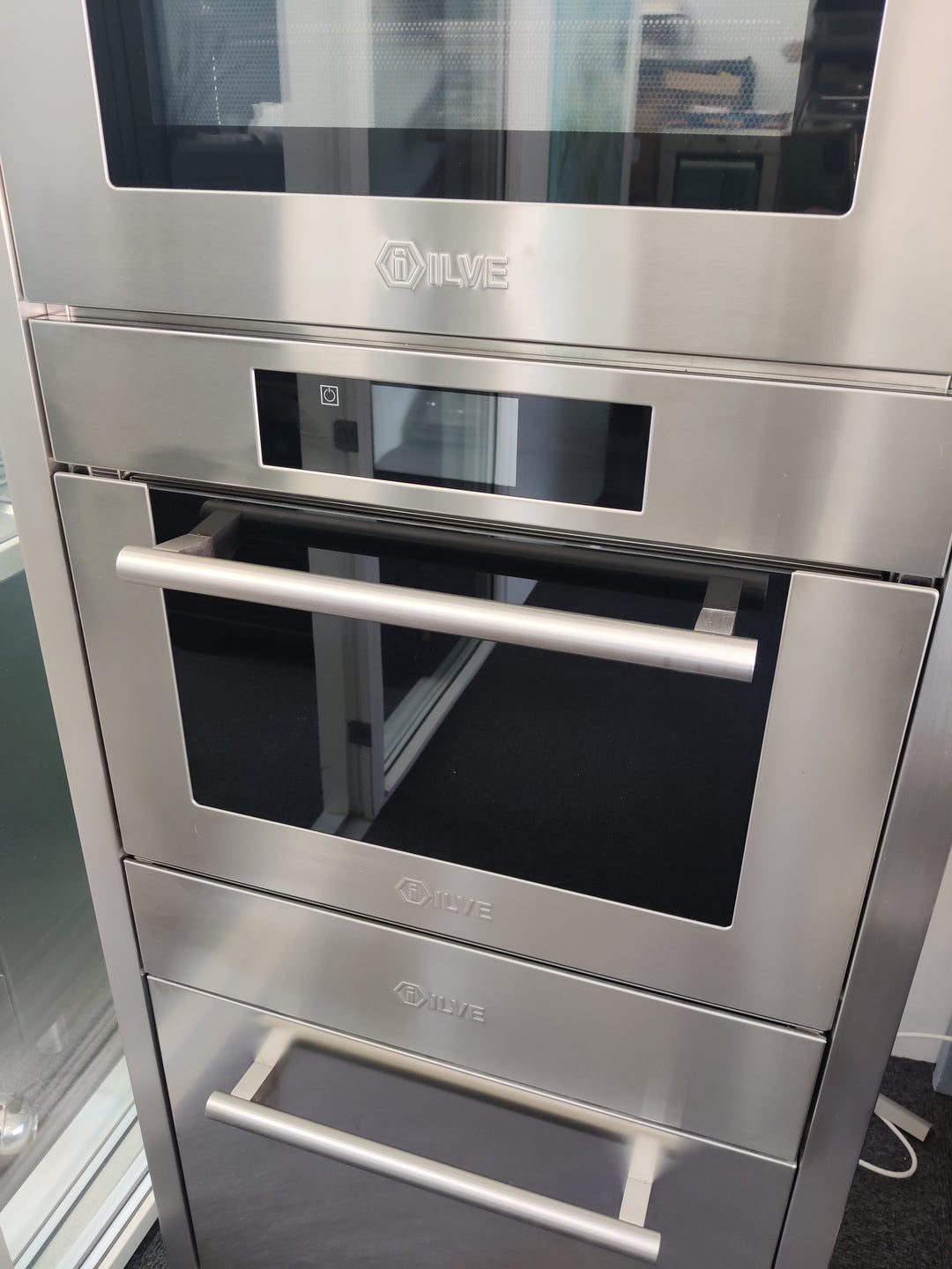 ILVE Star Chef Professional Plus frittstående kokesøyle i rustfritt stål med 645SLHSW Ultra Combi Ovn, BC645SLTC Blast Chiller, VM615SL Vakuumboks og Oppbevaringsboks 