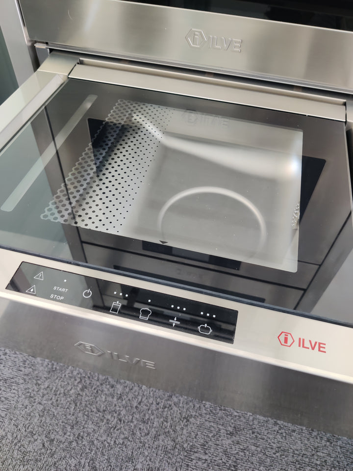 ILVE Star Chef Professional Plus frittstående kokesøyle i rustfritt stål med 645SLHSW Ultra Combi Ovn, BC645SLTC Blast Chiller, VM615SL Vakuumboks og Oppbevaringsboks 