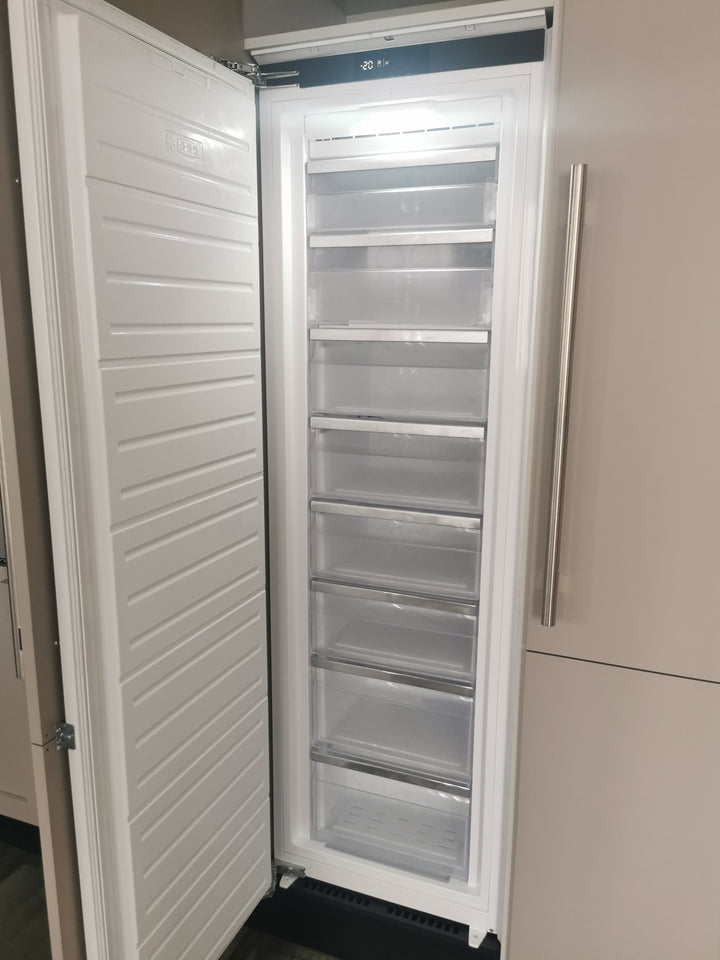 Stainless steel fridge-freezer – Built-in, ready for front panel